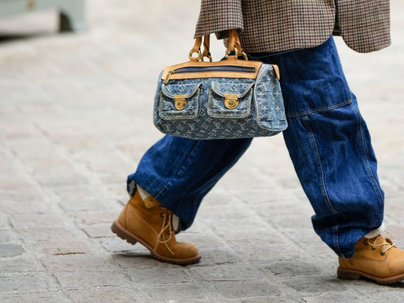 Baggy Jeans und Stiefel