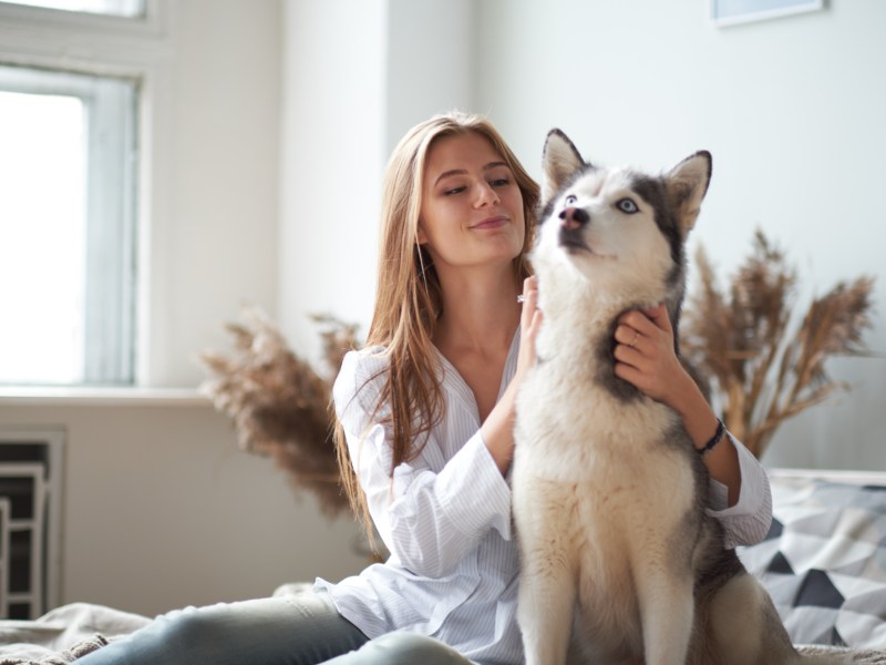 Frau mit Hund