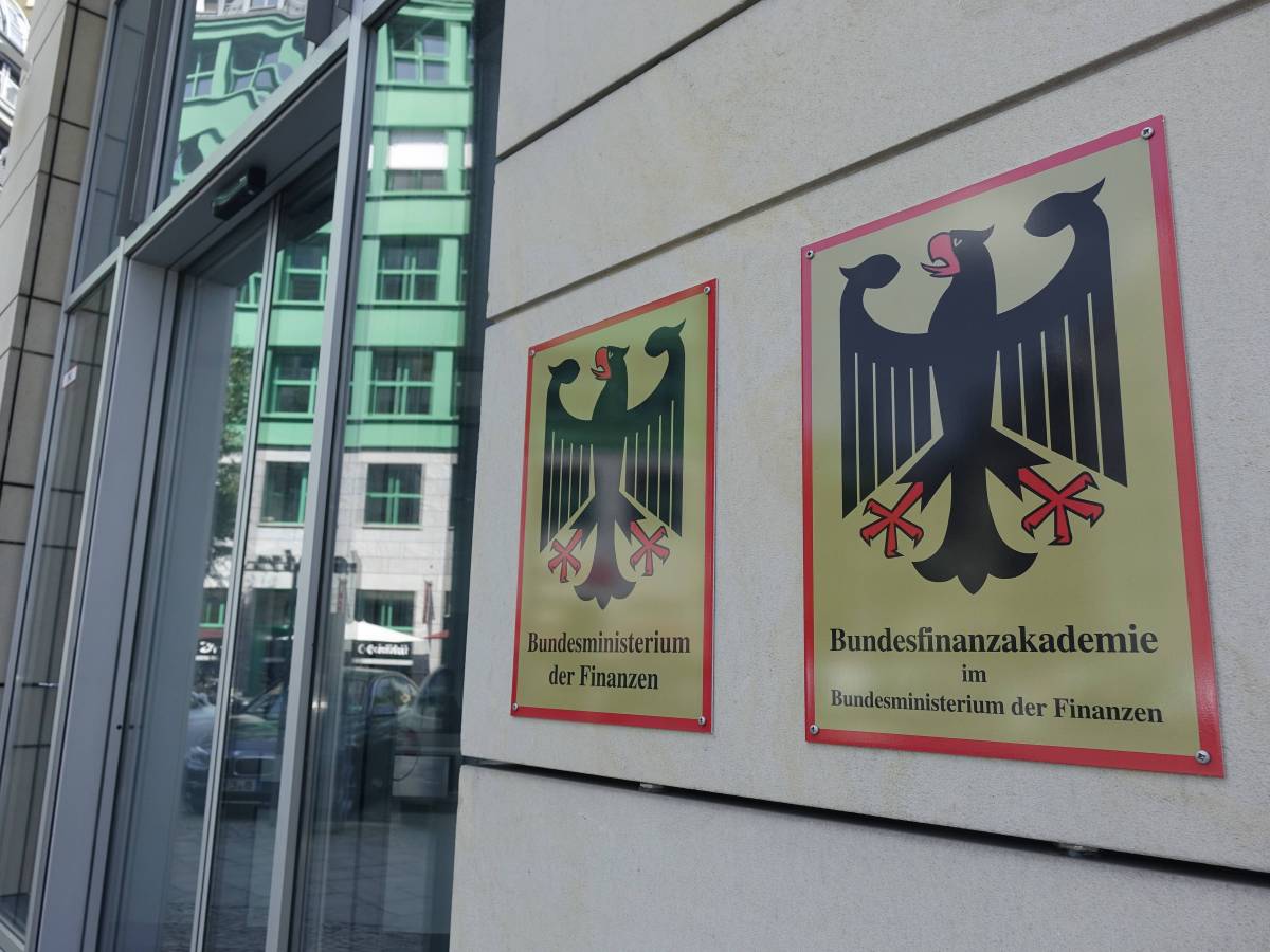 Schilder des Bundesministerium der Finanzen.