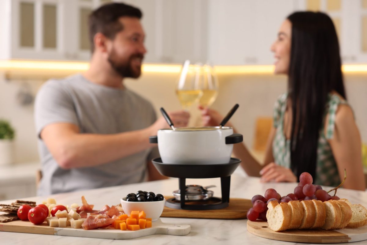 Paar Wein-Fondue