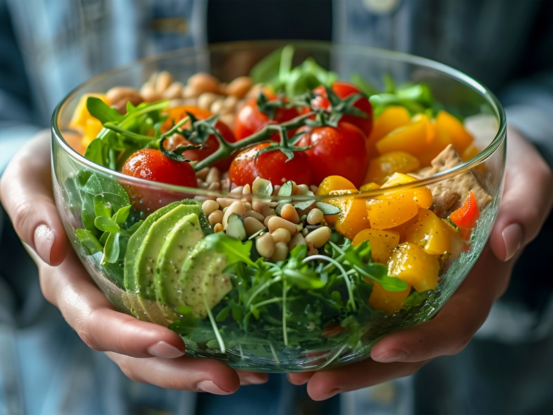 Rohkostdiät: Was darf ich essen, was nicht? Wie gelingt das Abnehhmen ohne Qual. Die besten Tipps in unserem Guide.