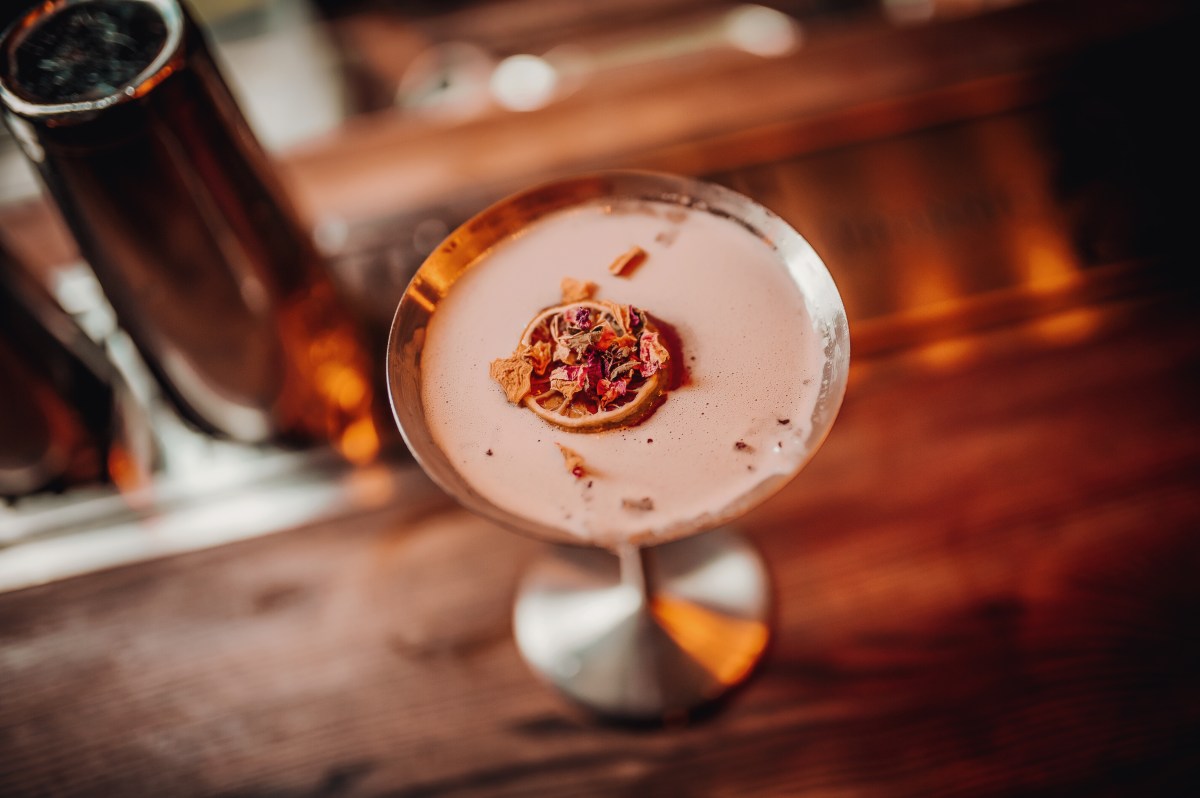 Strawberry Shortcake Martini mit Baileys: So könnte dein Cocktail aussehen