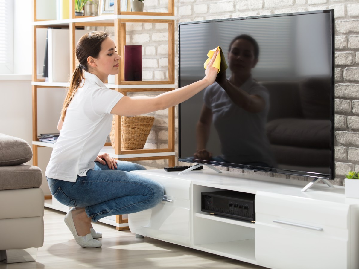 Fernseher sauber machen: Diese 4 Dinge solltest du dabei beachten