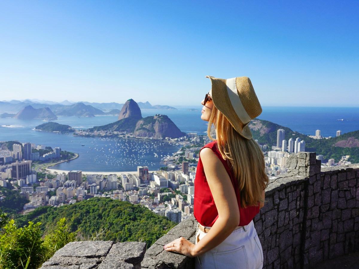 Frau in Rio de Janeiro, Brasilien. Reiseziele fÃ¼r das Sternzeichen Waage