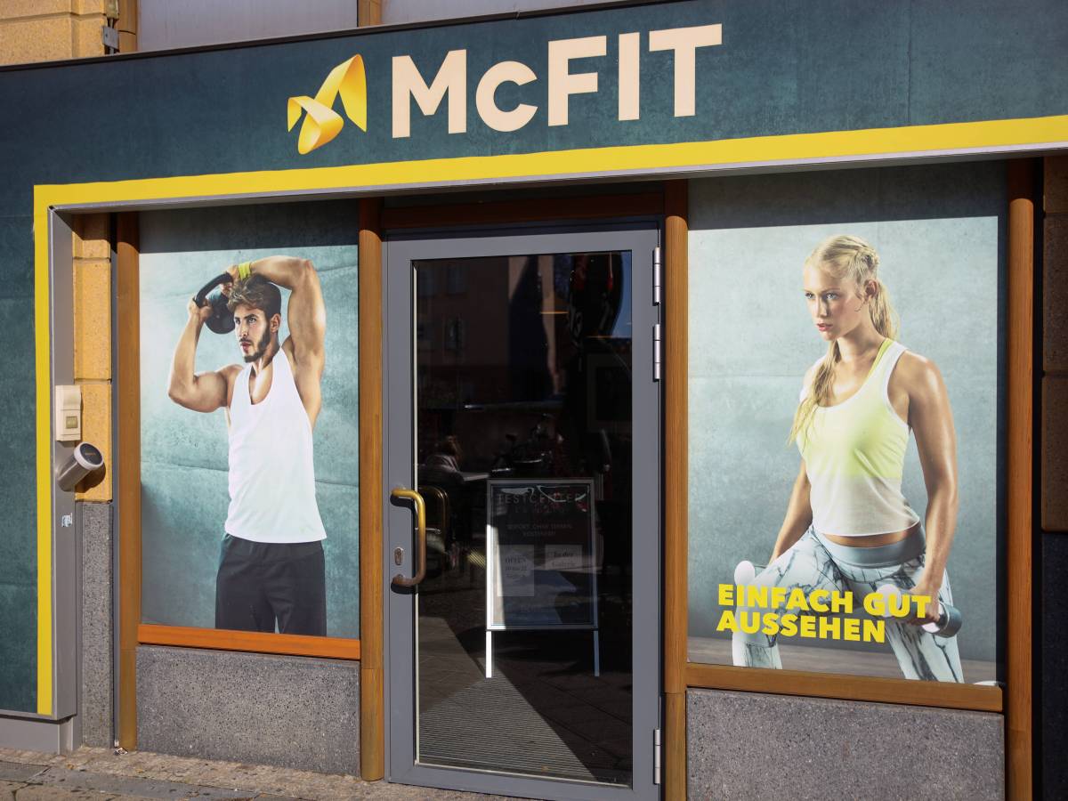 McFit ist eine der bekanntesten Fitnessstudio-Ketten Ã¼berhaupt. Aber wer steckt eigentlich dahinter? Alle Details, auch zum traurigen Schicksal des GrÃ¼nders.