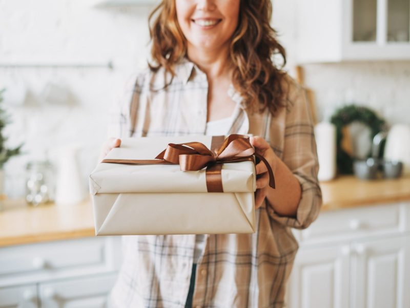 Frau Geschenk