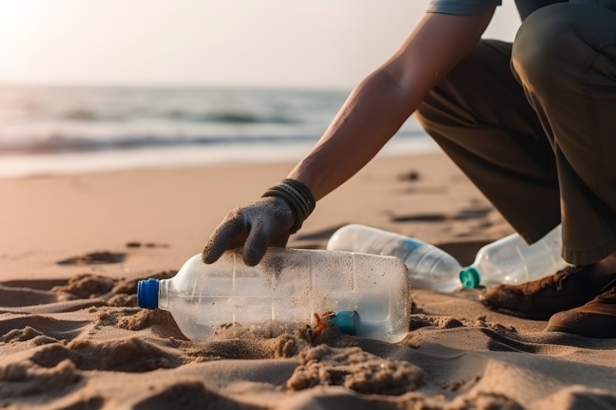 Nicht nur auf Bali lassen sich StrÃ¤nde mit Mengen an PlastikmÃ¼ll finden.