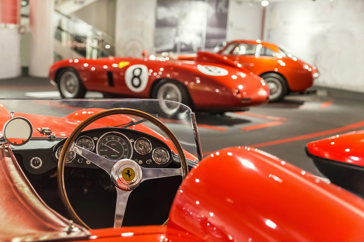 Statt einer normalen Ferienwohnung: Was hältst du von einer Nacht im Ferrari-Museum?