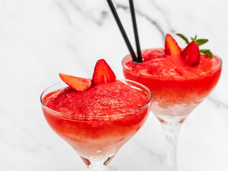 Frozen Strawberry Aperol Spritz: So könnte dein Cocktail aussehen