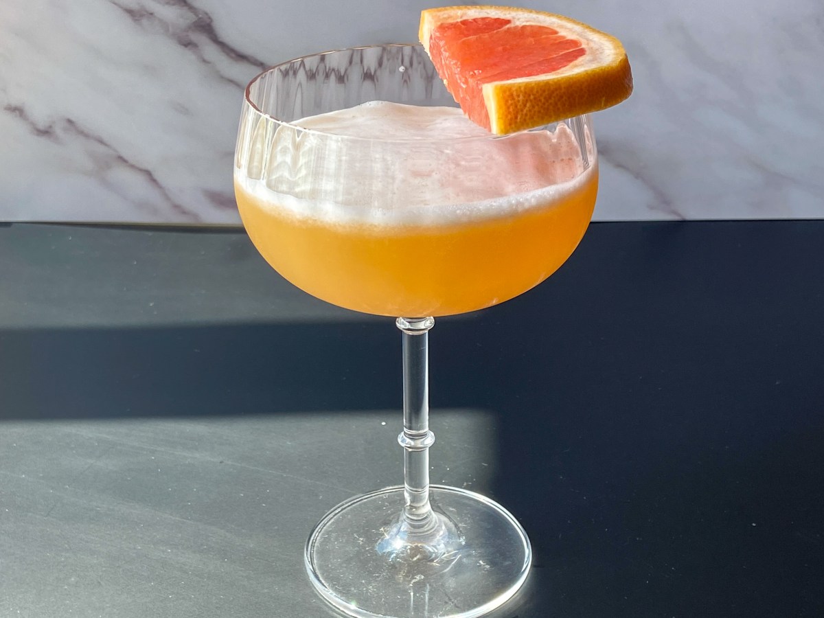 Ein Glas mit Aperol Grapefruit Sour: Wir haben das Rezept