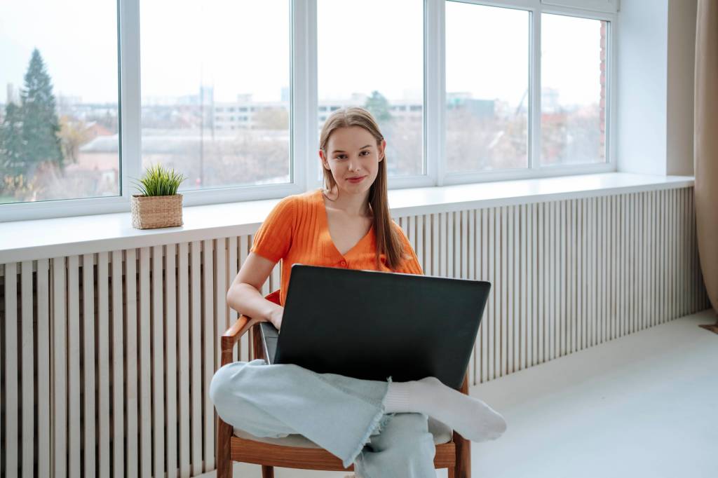Frau laptop von Steuer absetzen