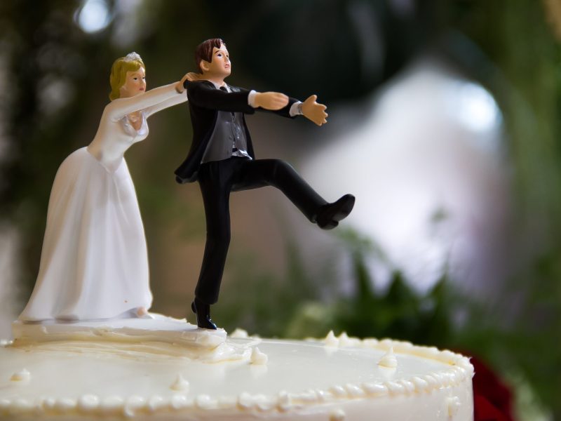 Figuren auf Hochzeitstorte