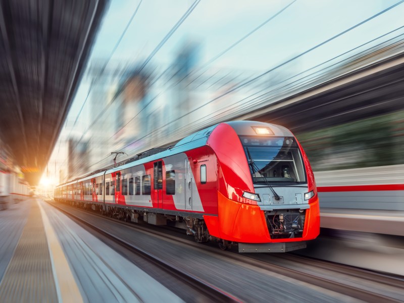 Was bedeutet es, wenn ein Zug aufgrund einer Signalstörung zu spät kommt?