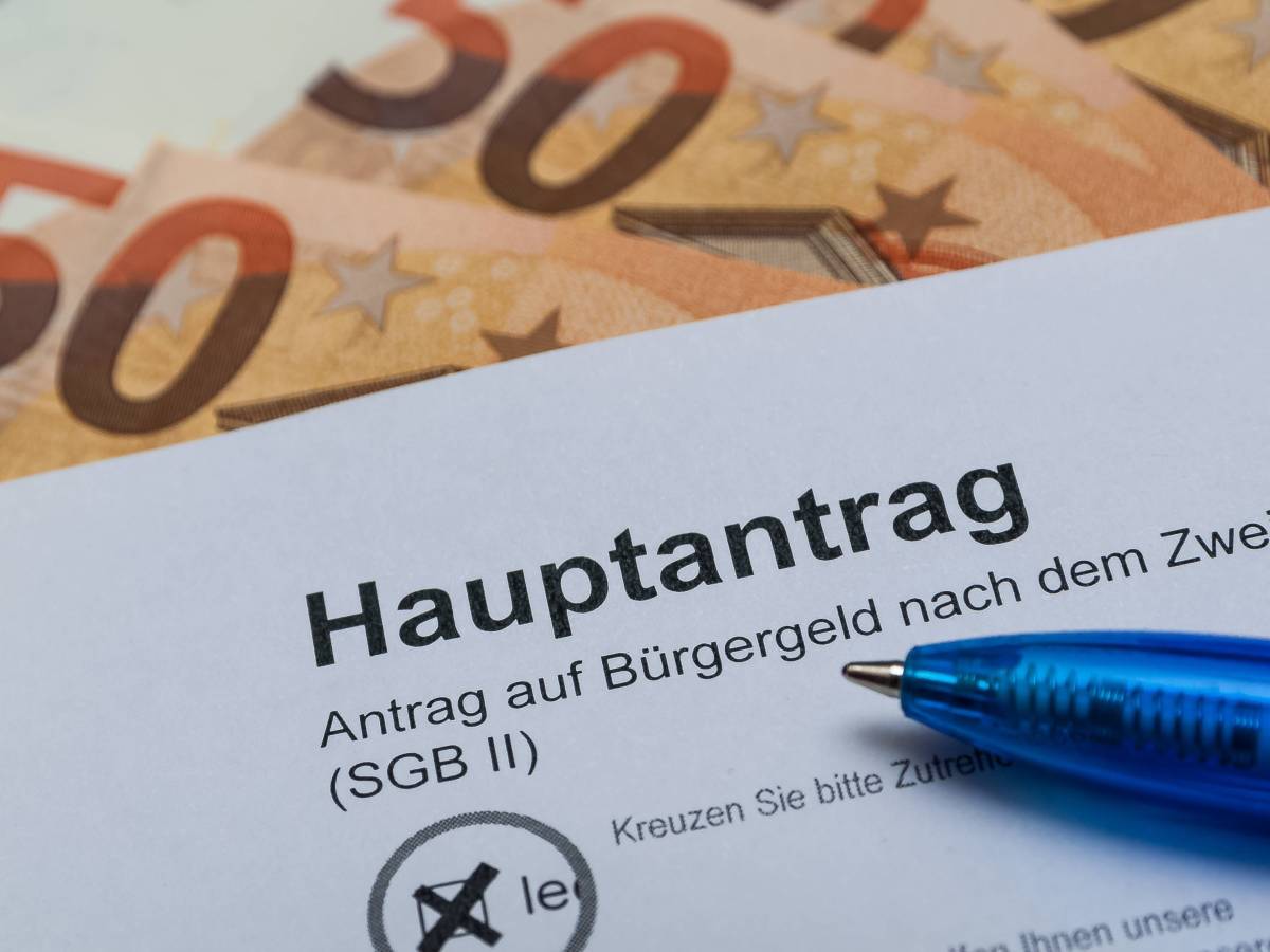 Ein Hauptantrag auf BÃ¼rgergeld liegt vor 50-Euro-Scheinen.