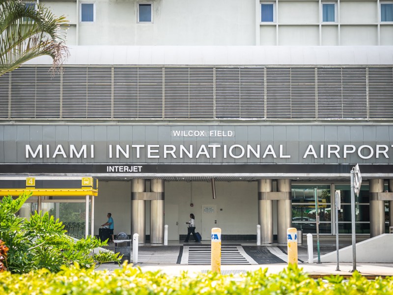 Am Flughafen von Miami tropfte grüne Flüssigkeit von der Decke.