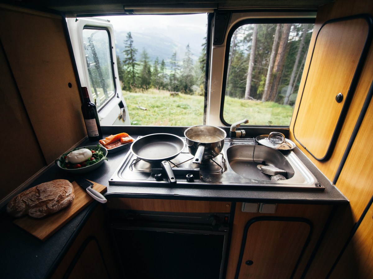 Vanlife: Camping-KÃ¼che â€“ 20 Dinge, die du fÃ¼r unterwegs brauchst