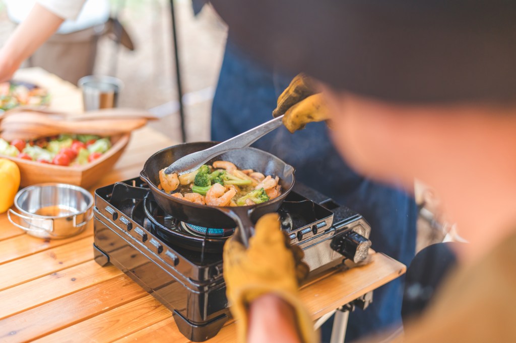 Kochen auf Camping-Kocher