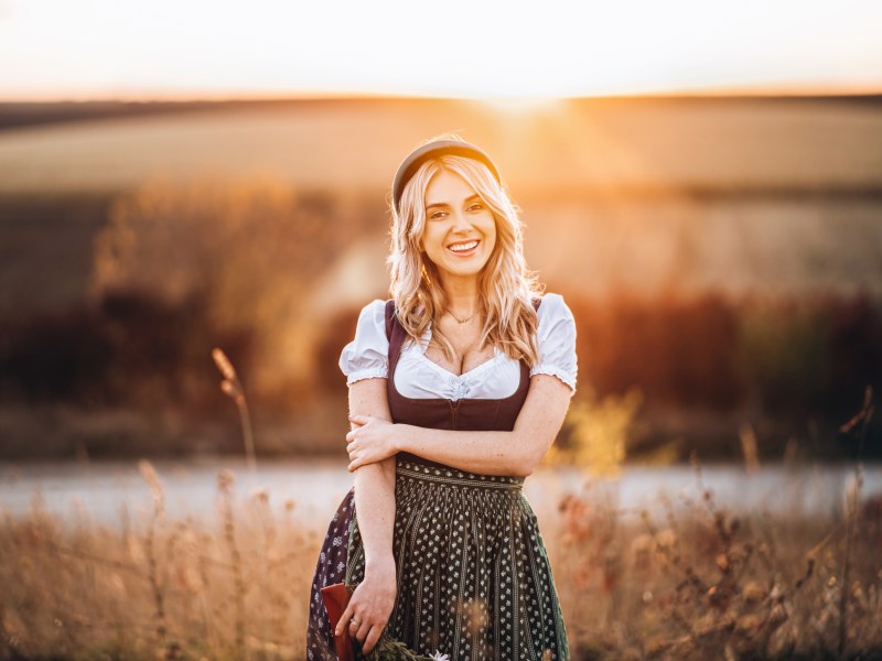 Frau in Dirndl