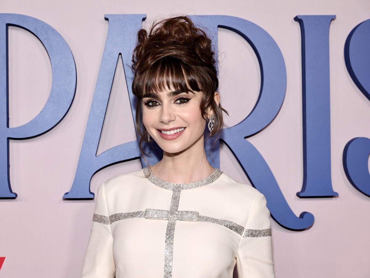 Lily Collins bei Premiere von Emily in Paris.