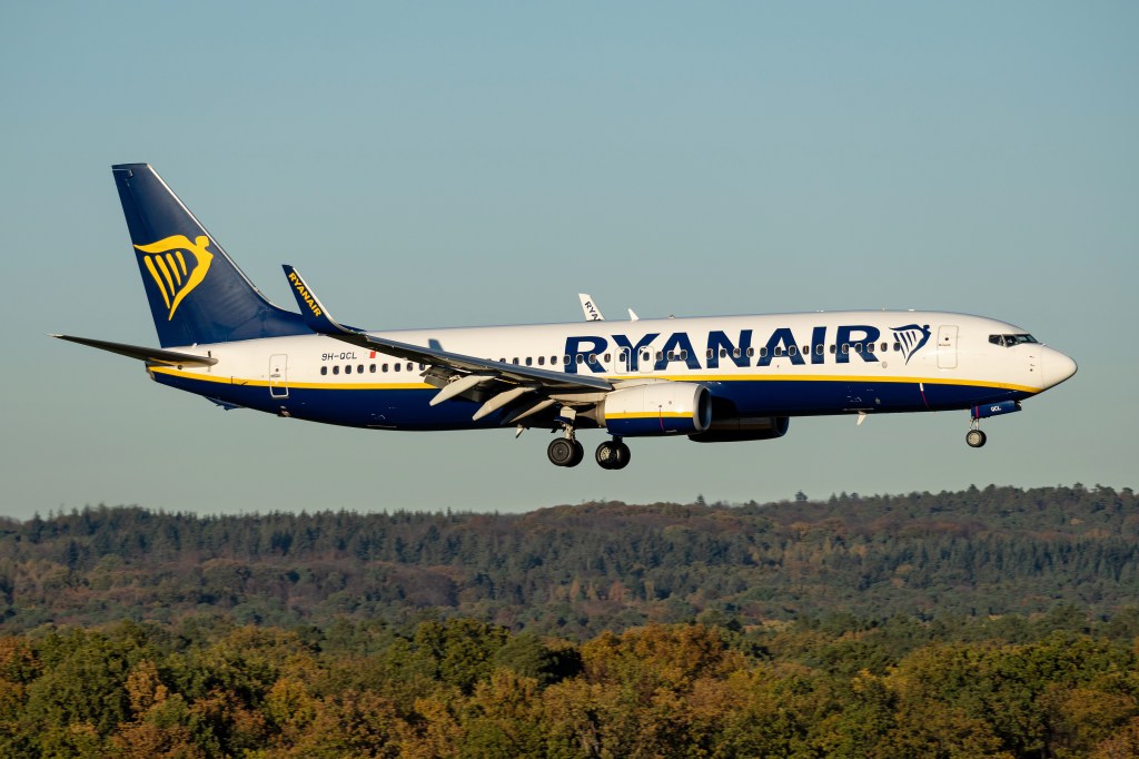 Nicht nur Ryanair zieht Jets ab, auch Easyjet und Wizz Air verringern das Streckennetz.