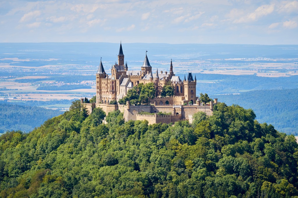 Wer die Burg Hohenzollern besucht, hat für kurze Zeit das Gefühl, in Hogwarts zu sein.