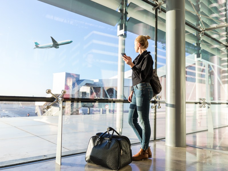 Kommen Passagier:innen zu spät an, werden Koffer wieder ausgeladen.