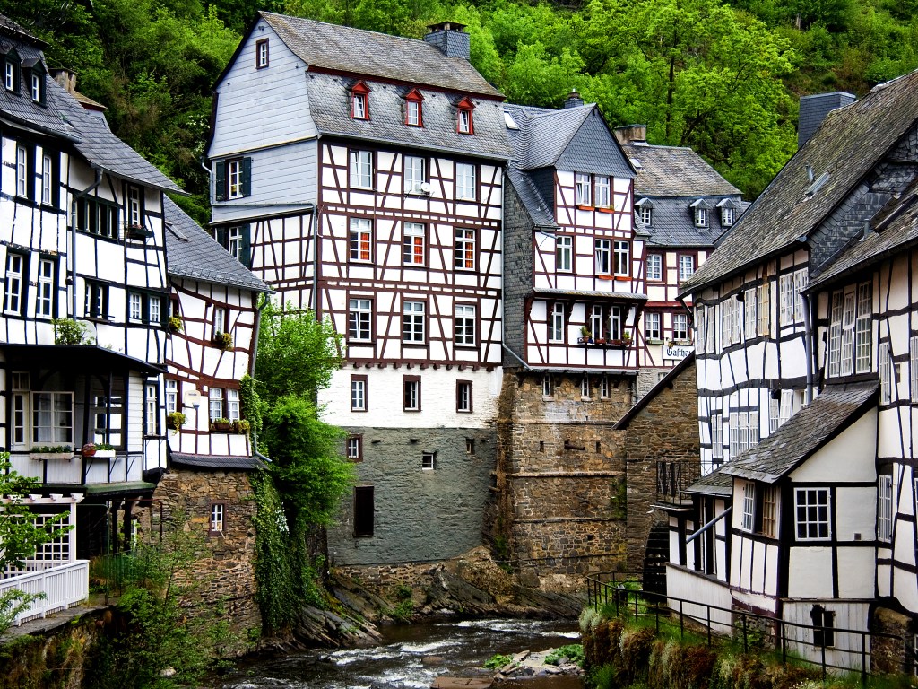 Der kleine Ort Monschau ähnelt dem beliebten Ort Hogsmeade aus Harry Potter.