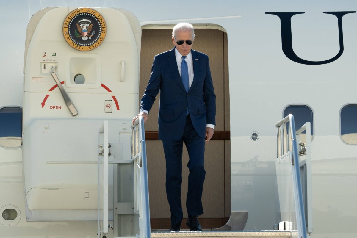 Joe Biden steigt aus Flugzeug