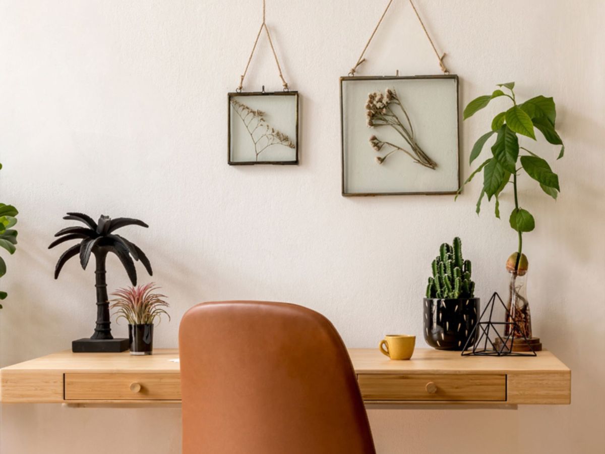 Workspace an der Wand: So einfach machst du dir einen Upcycling-Schreibtisch selbst