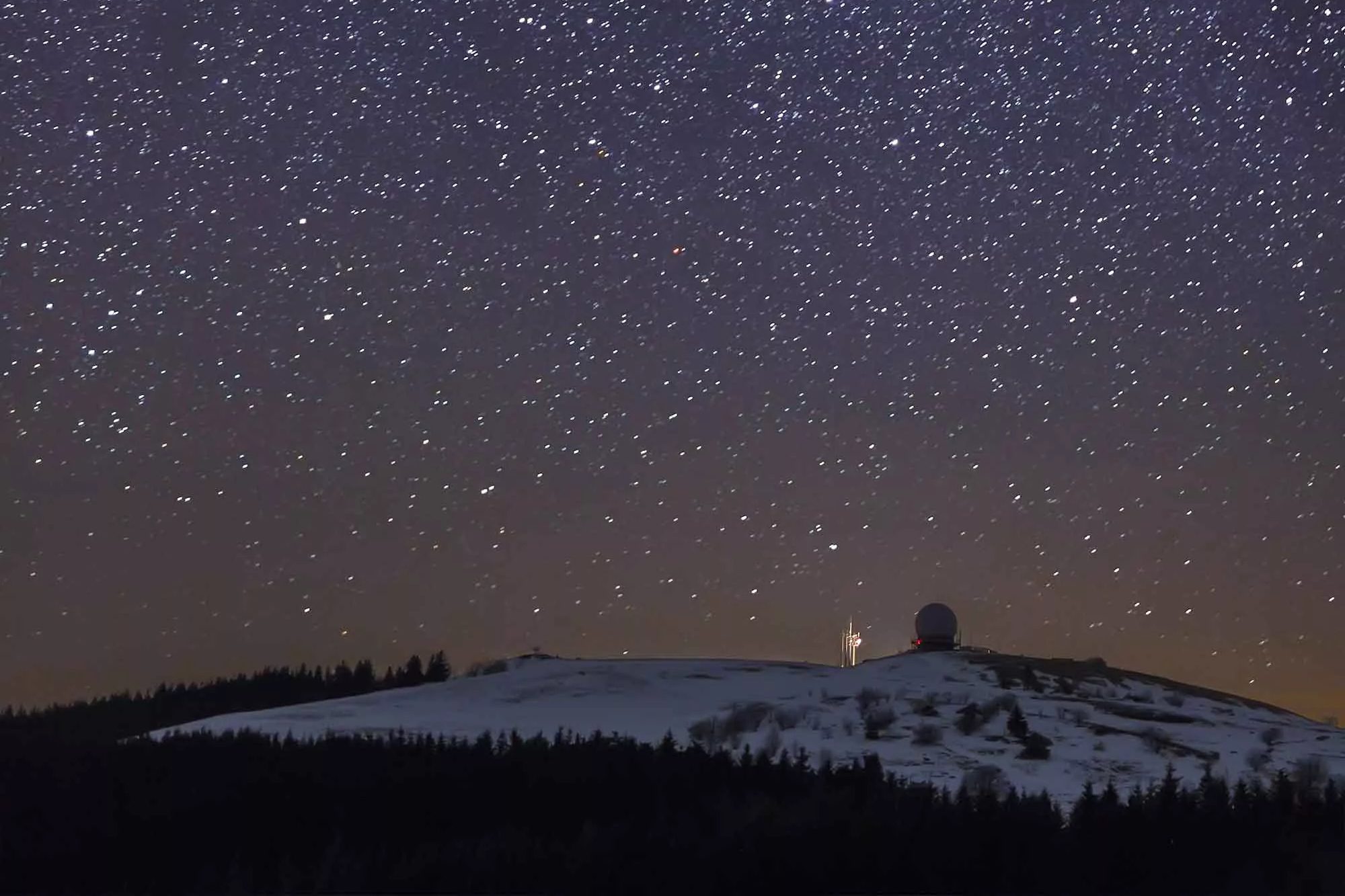 Wenn über der Rhön die Nacht hereinbricht, funkeln tausende Sterne am Himmelszelt.