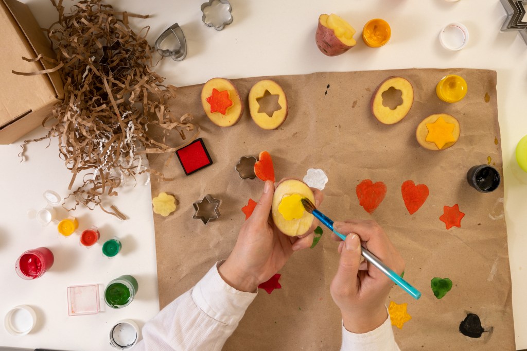 Kartoffeldruck: DIY Weihnachtsgeschenkidee