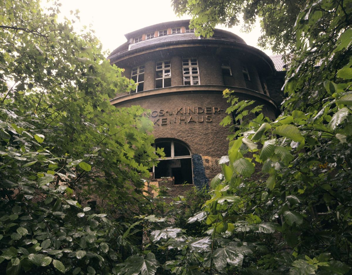 Das Kinderkrankenhaus WeiÃŸensee zÃ¤hlt zu den beliebtesten Lost Places in Berlin.