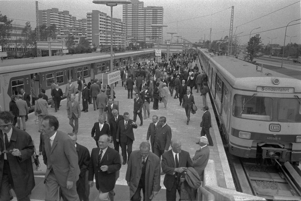 Gebaut wurde der S-Bahnhof für die Olympischen Spiele.