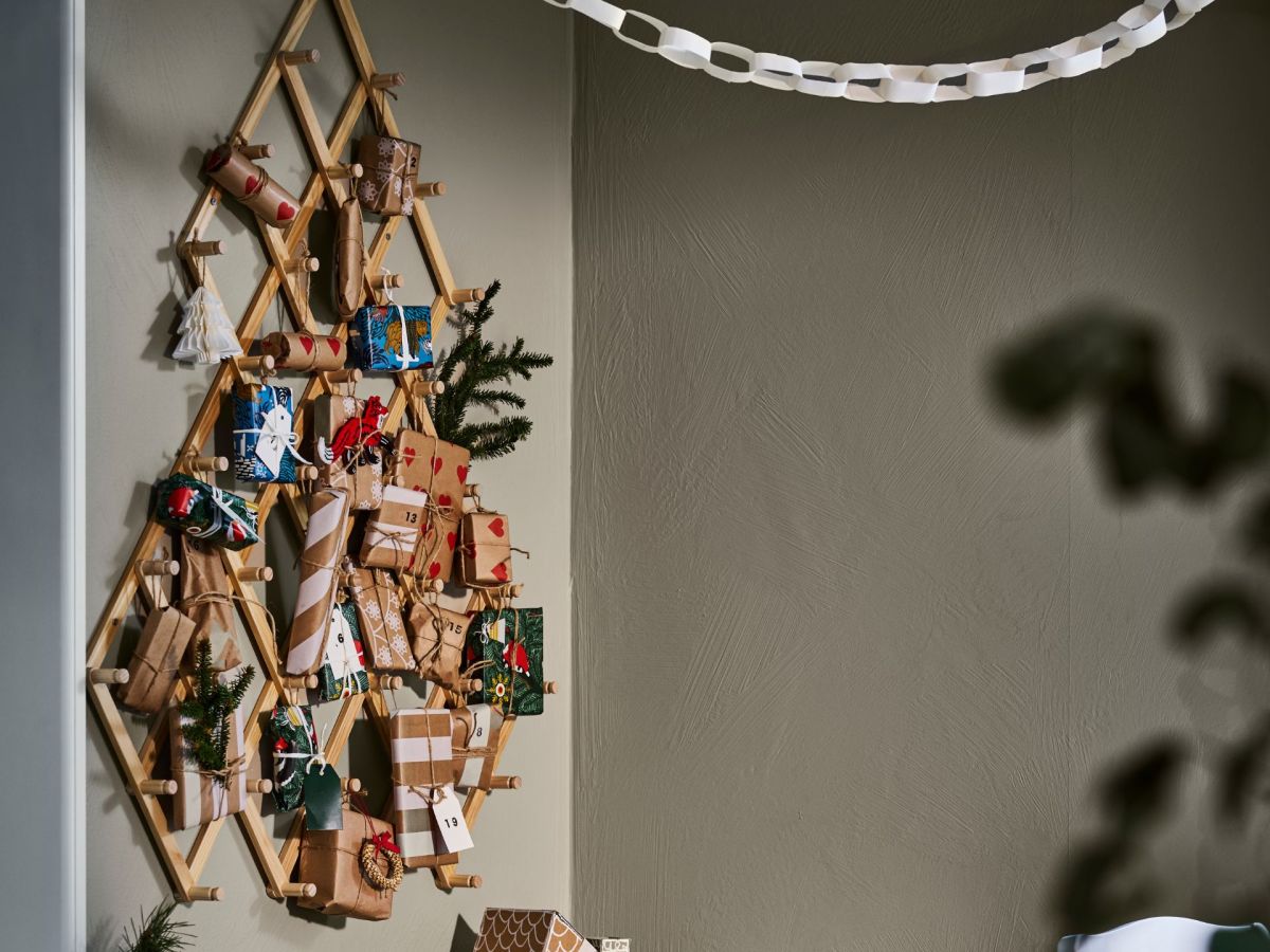 Der virale 15â‚¬-Wand-Weihnachtsbaum von IKEA: So vielseitig ist er wirklich