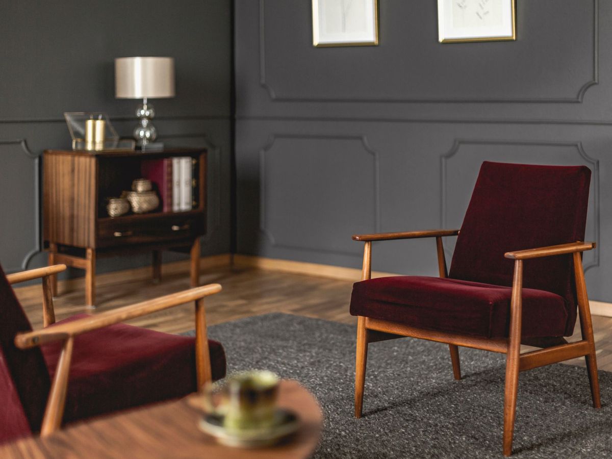 Unexpected Burgundy Theory: So wirkt die Trendfarbe besonders gut in deiner Wohnung