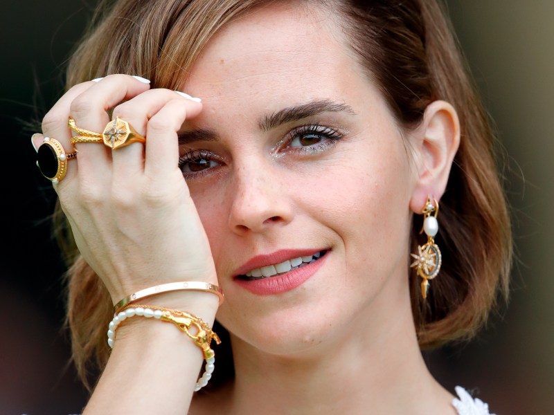 Emma Watson prÃ¤sentiert ihre Vintage Ringe