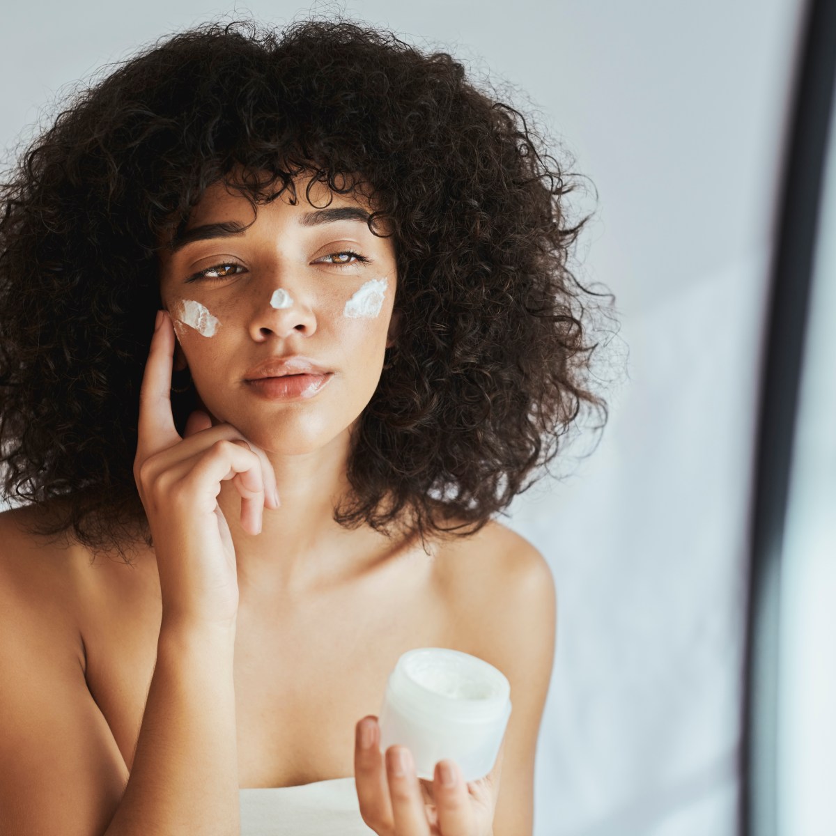 Skincare-Routine leicht gemacht: Expert:innen verraten die beste Abfolge