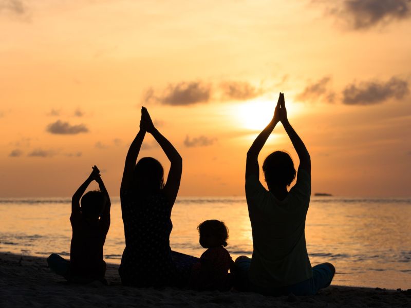 Familie Sunset Achtsamkeit Yoga Meditation Kommunikation