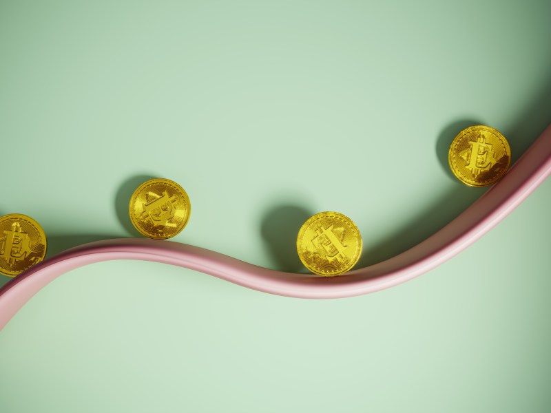 Münzen rollen auf einer kleinen Wellenlinie.