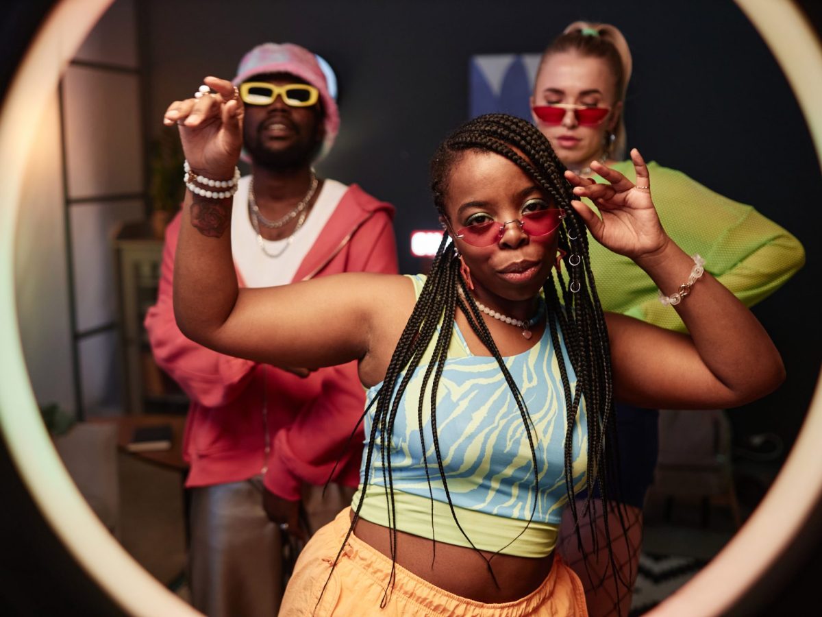 Für nur 40€: Diese Monki-Hose kreiert den coolsten Y2K-Style