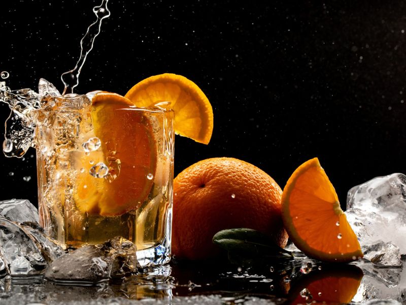 Aperol Cocktail Eiswürfel Orangen