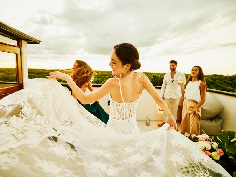 Frau in Brautkleid