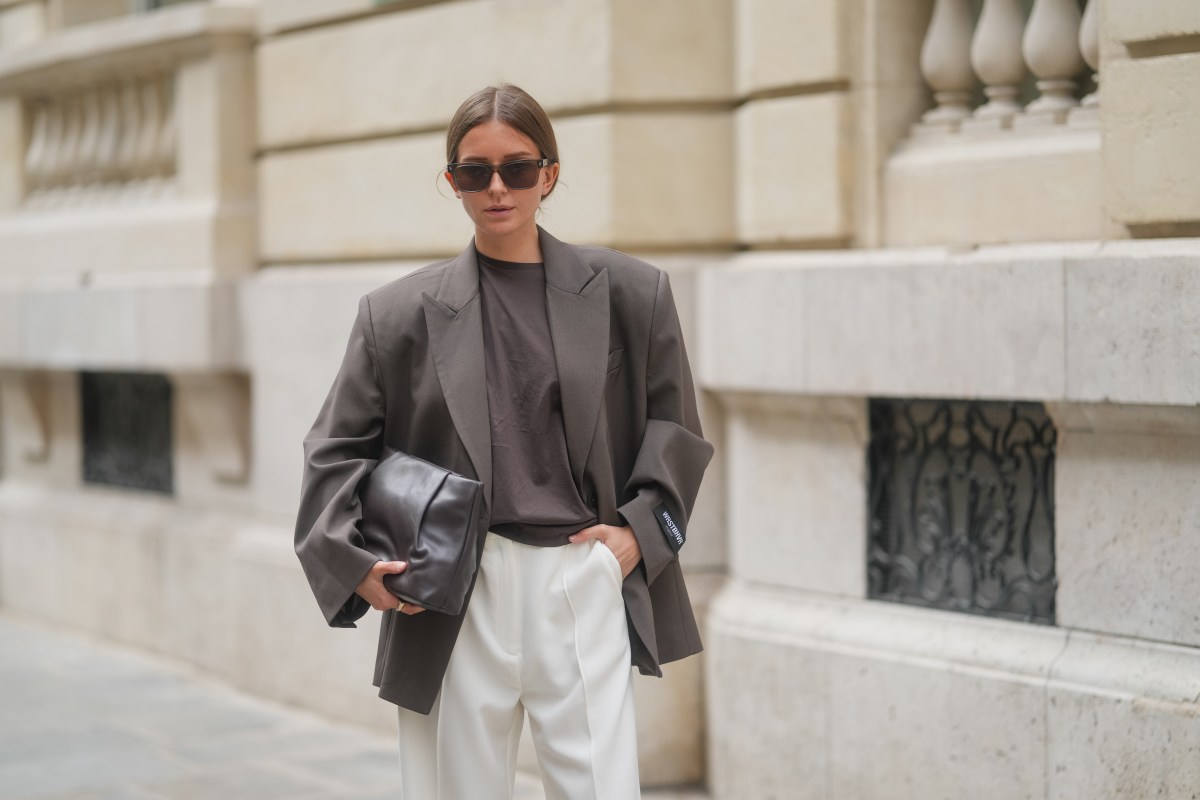 Frau in Blazer