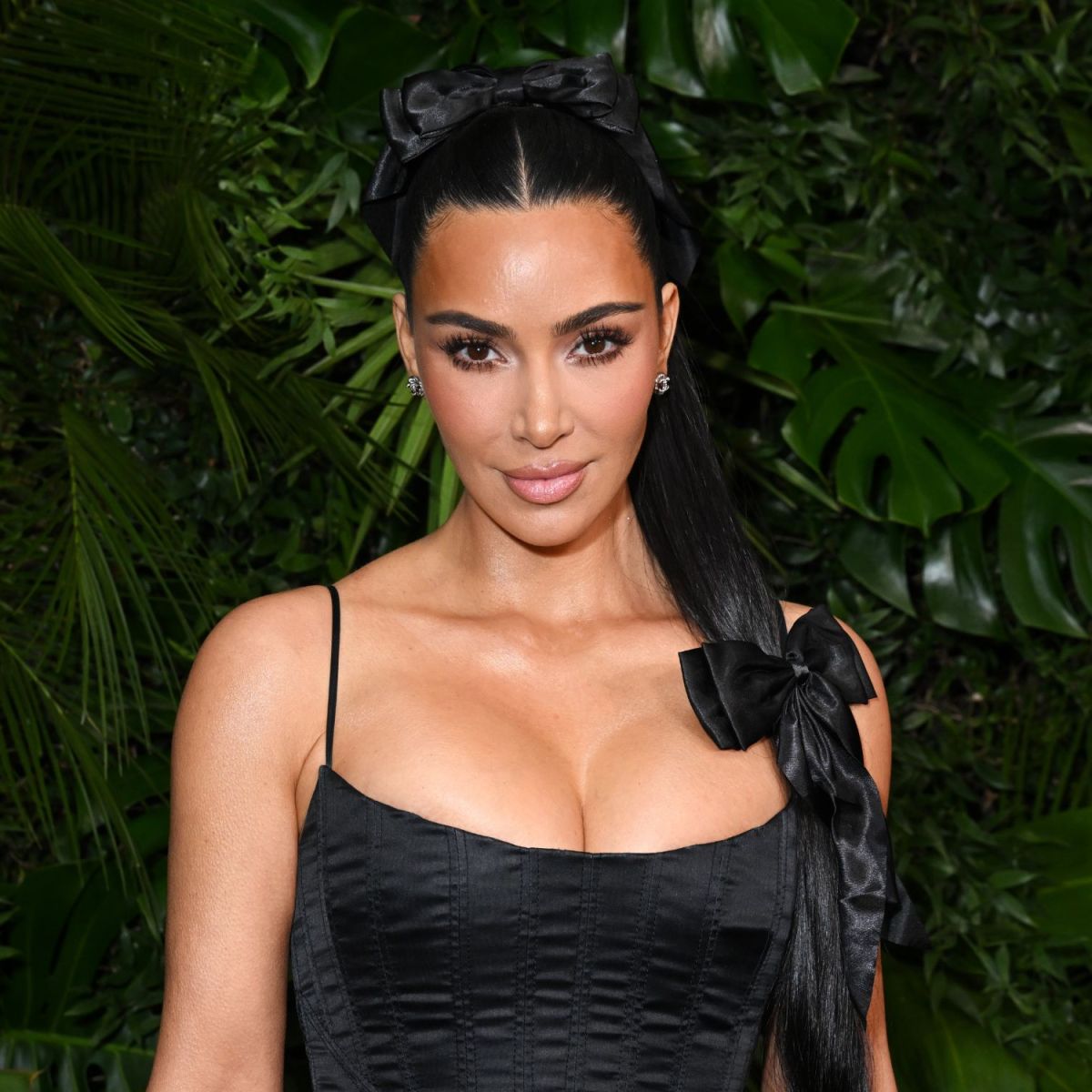 Kim Kardashians Geheimtipp: Dieses It-Piece macht ihr Wohnzimmer zum Kunstwerk