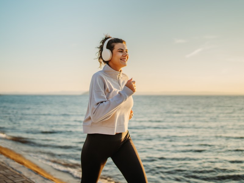 Frau joggt