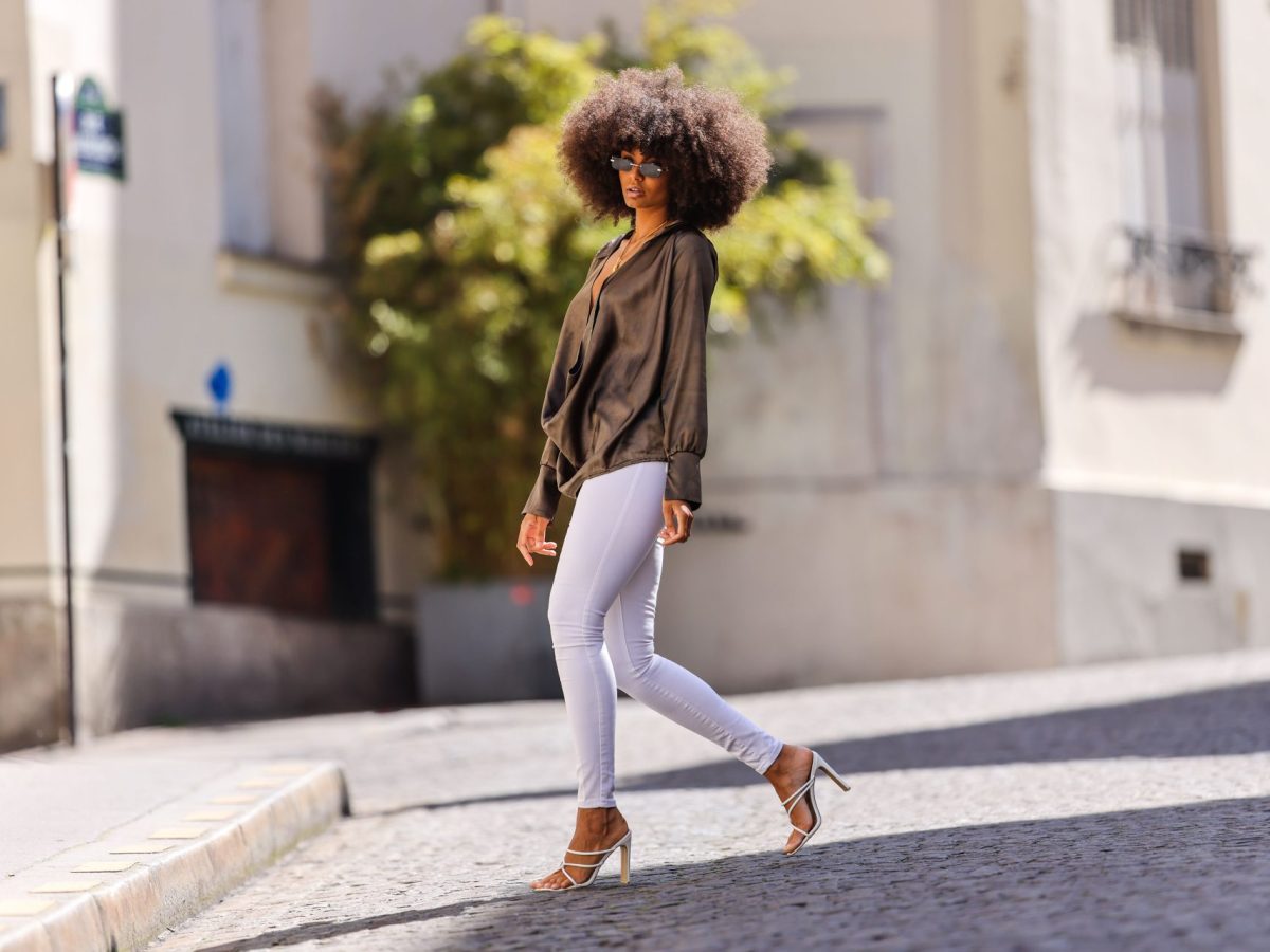 Y2K-Revival: Diese Schuhe machen Skinny Jeans im Frühling 2025 wieder zum It-Piece
