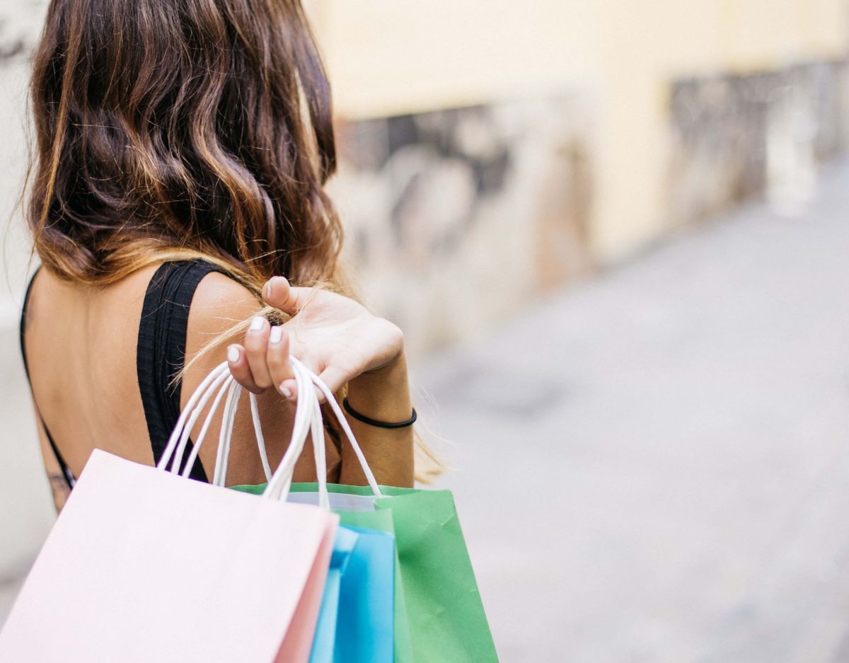 Frau geht shoppen