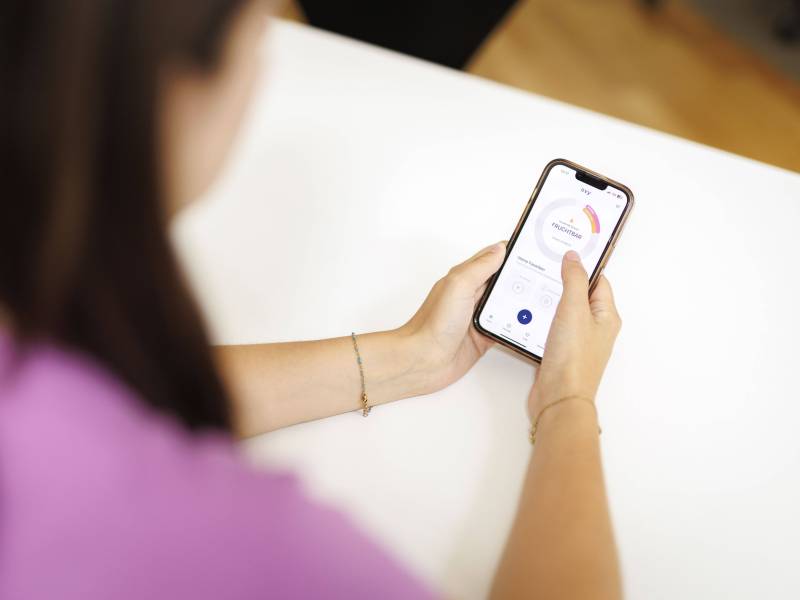 Immer mehr Frauen nutzen smarte Tools und Apps zur Unterstützung beim Schwangerwerden. Was taugen sie und worauf solltest du achten?