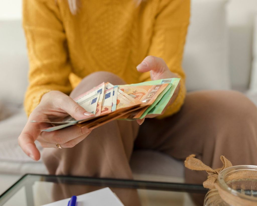 Frau geld Steuerhinterziehung