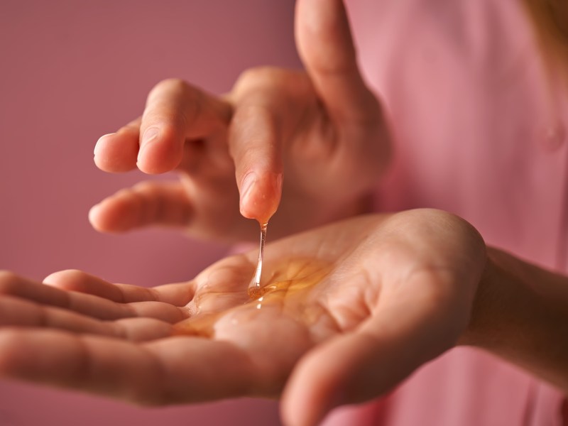 Die EU hat sich Retinol vorgenommen. Was die neue Verordnung für dich bedeutet.